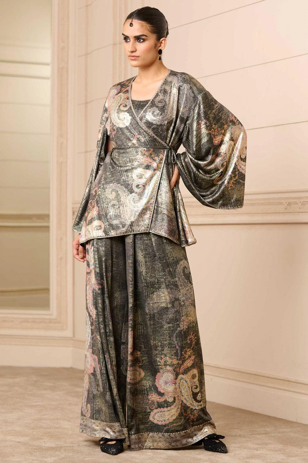 Tarun Tahiliani Black Printed Cape Set 2 Tarun Tahiliani Black Printed Cape Set - Image 2