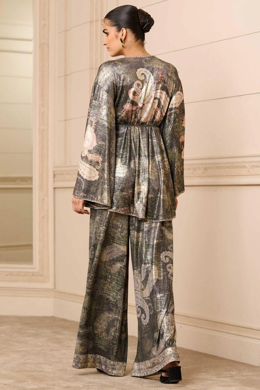 Tarun Tahiliani Black Printed Cape Set 4 Tarun Tahiliani Black Printed Cape Set - Image 4